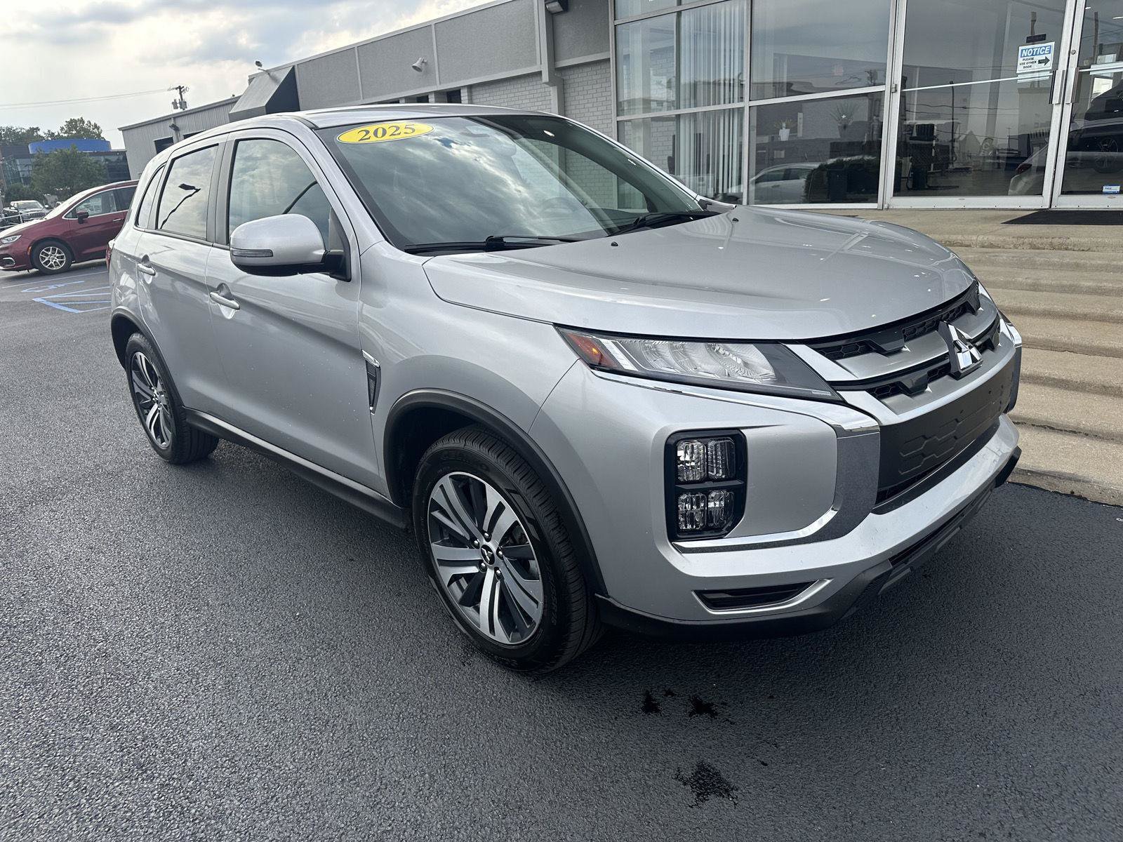 Used 2025 Mitsubishi Outlander Sport AWD image 3