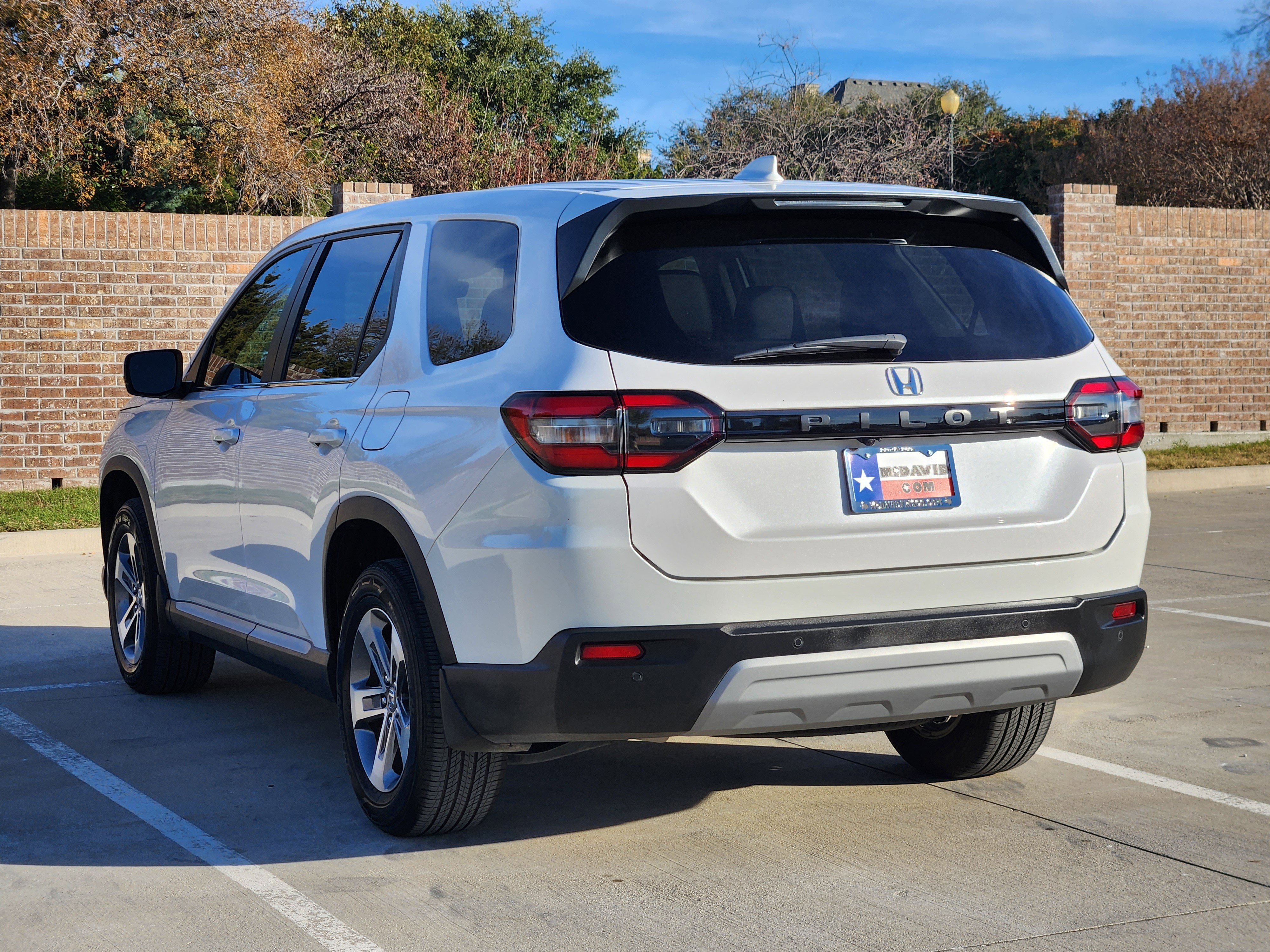 Used 2023 Honda Pilot EX-L image 8