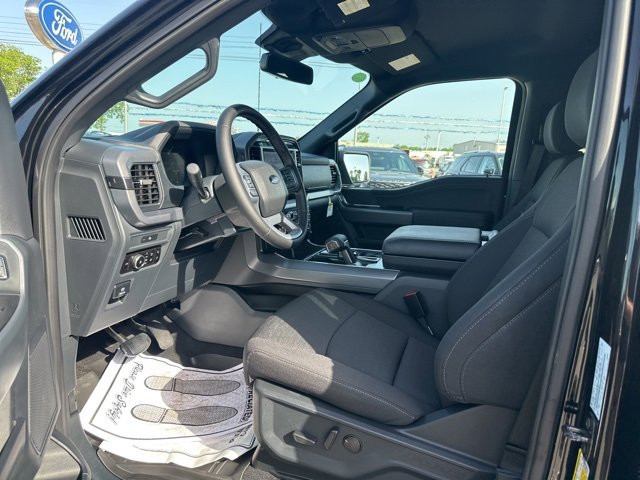 New 2025 Ford F150 XLT w/ Equipment Group 302A MID image 32