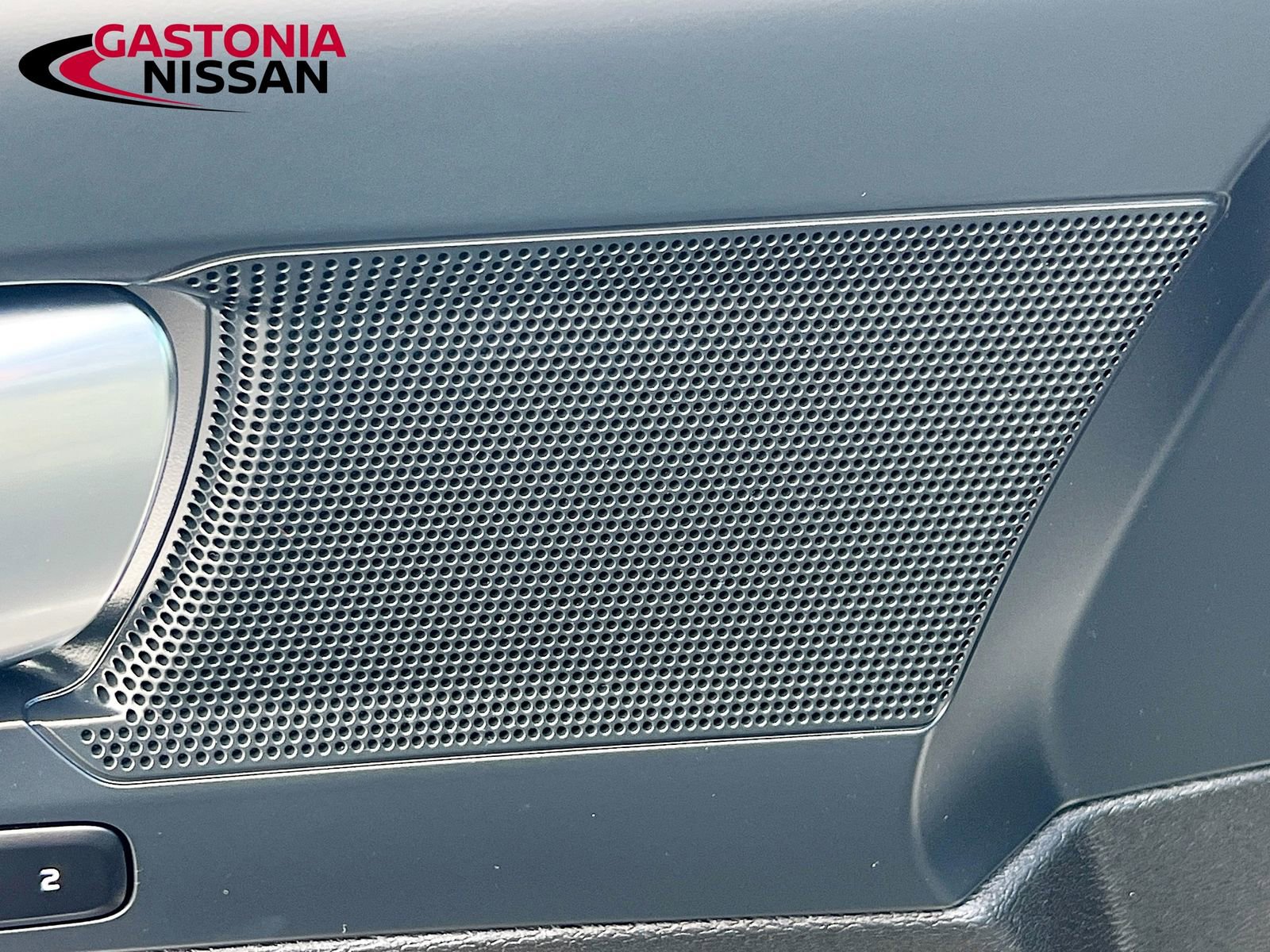 Used 2024 Volvo XC40 B5 Core image 25