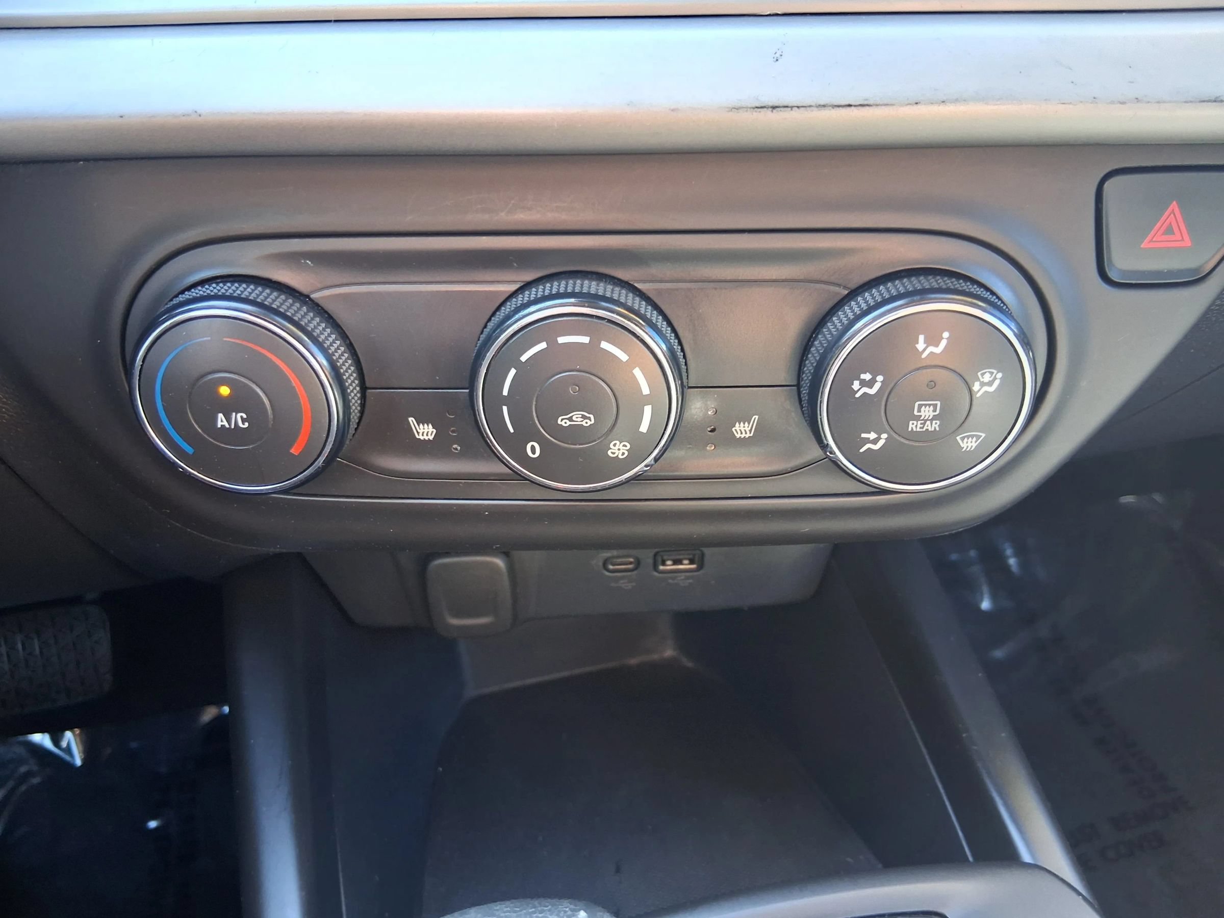 Used 2024 Chevrolet Trax LS w/ LS Convenience Package FWD image 20