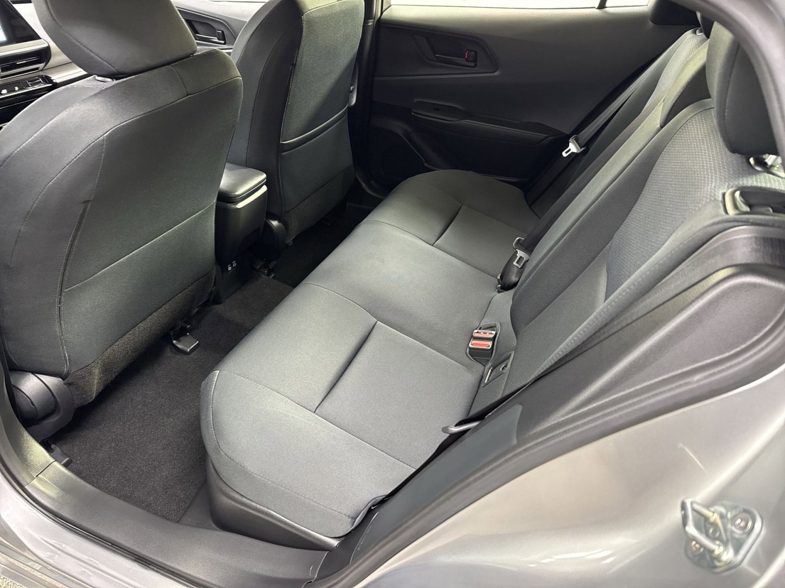 Used 2024 Toyota Prius LE image 28