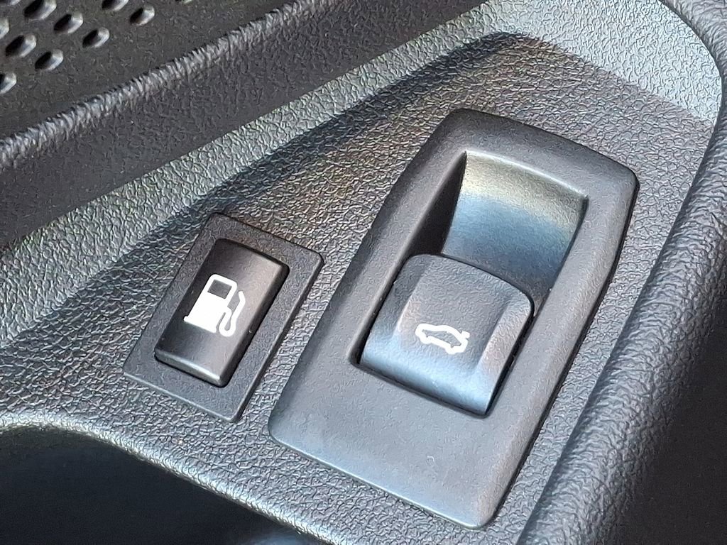 Used 2021 BMW 330e xDrive w/ M Sport Package image 28