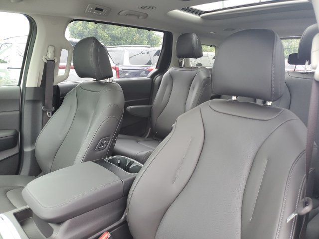 New 2027 Kia Carnival SX w/ Dark Edition Package FWD image 16