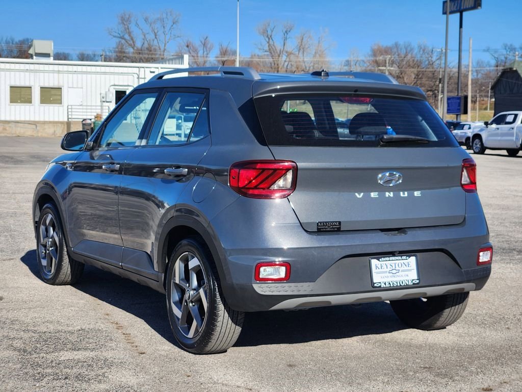 Used 2025 Hyundai Venue SEL FWD image 7