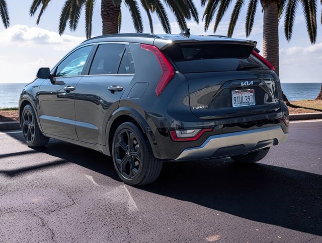 Used 2023 Kia Niro SX Touring FWD image 7