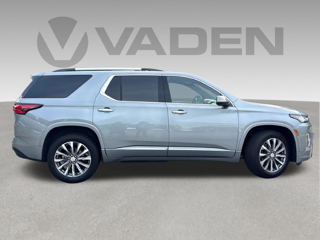 Used 2023 Chevrolet Traverse Premier FWD image 33