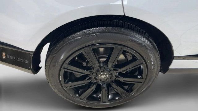 Used 2018 Land Rover Range Rover HSE image 24