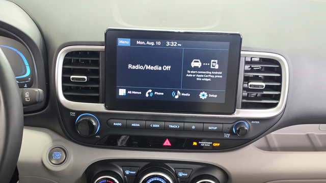 Certified 2025 Hyundai Venue SEL FWD image 15