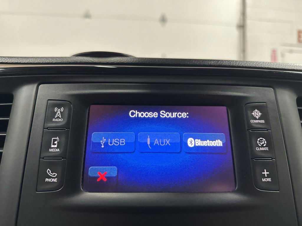 Used 2017 Chrysler Pacifica Touring-L image 31