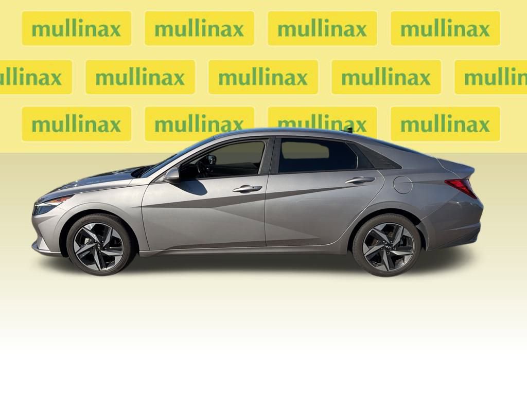 Used 2023 Hyundai Elantra SEL w/ Convenience Package image 5