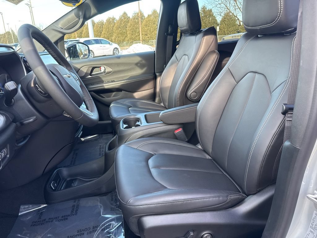 New 2026 Chrysler Pacifica Select AWD/4WD image 7