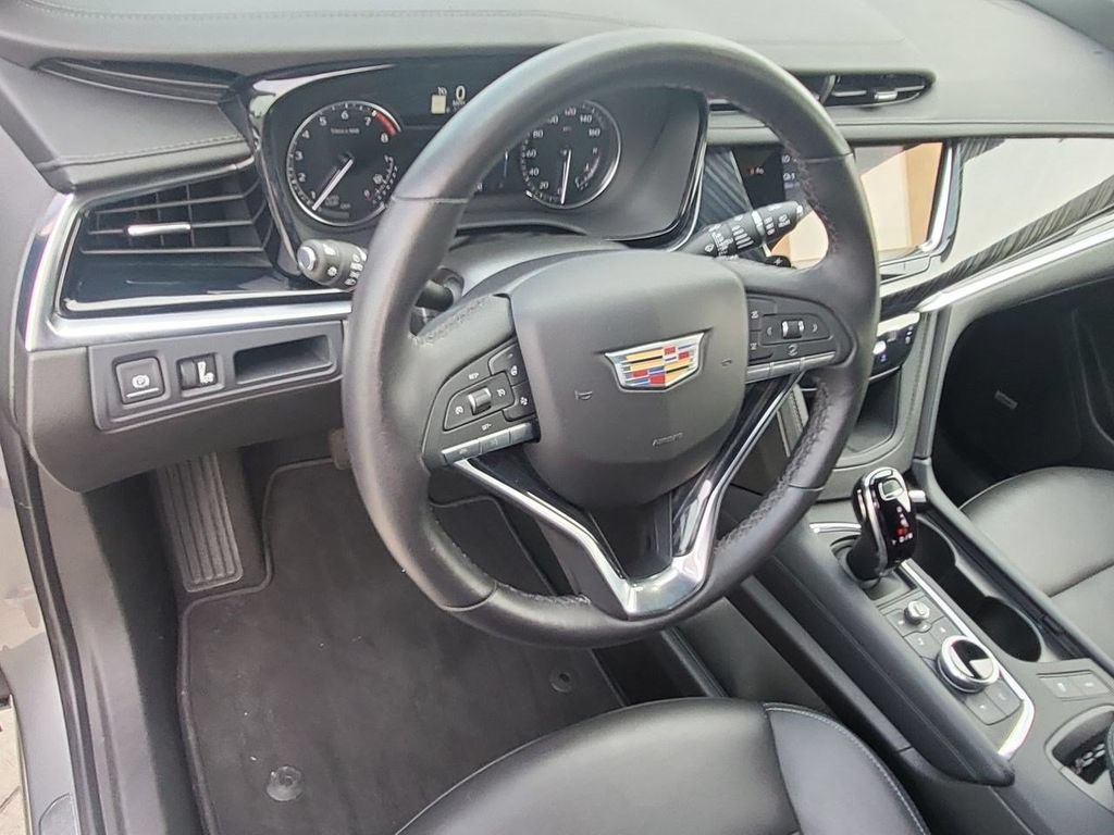 Used 2025 Cadillac XT6 Premium Luxury AWD/4WD image 16