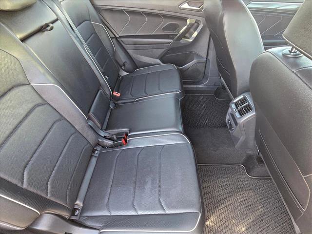 Certified 2022 Volkswagen Tiguan SEL R-Line AWD/4WD image 19