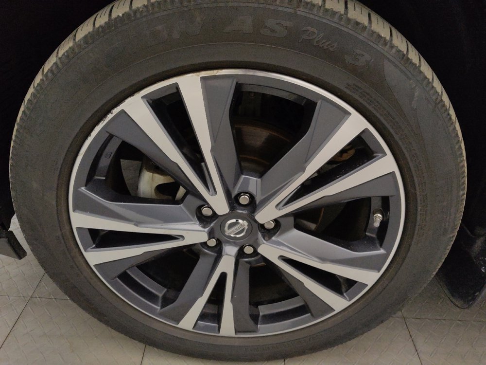 Used 2018 Nissan Pathfinder Platinum image 31