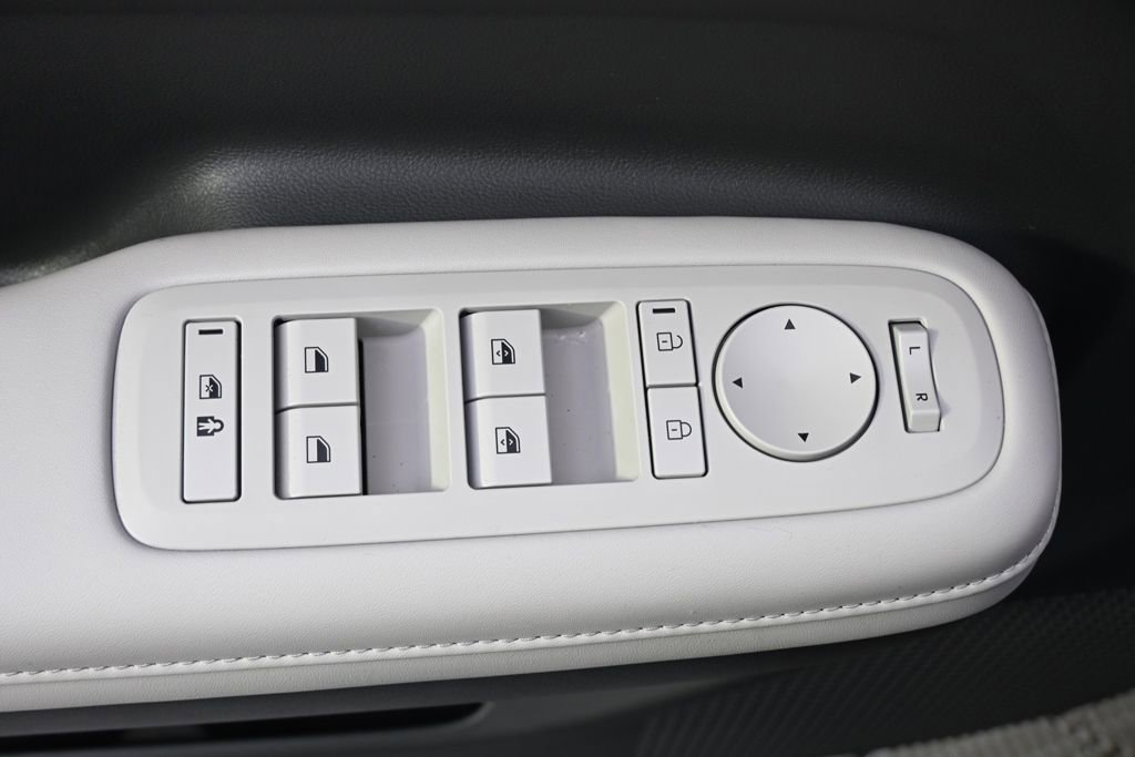 Used 2025 Hyundai Santa Fe SEL image 24