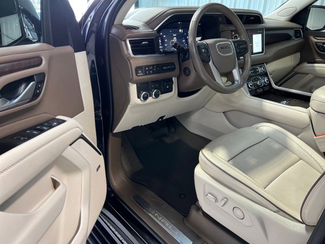 Used 2022 GMC Yukon Denali w/ Denali Premium Package image 7