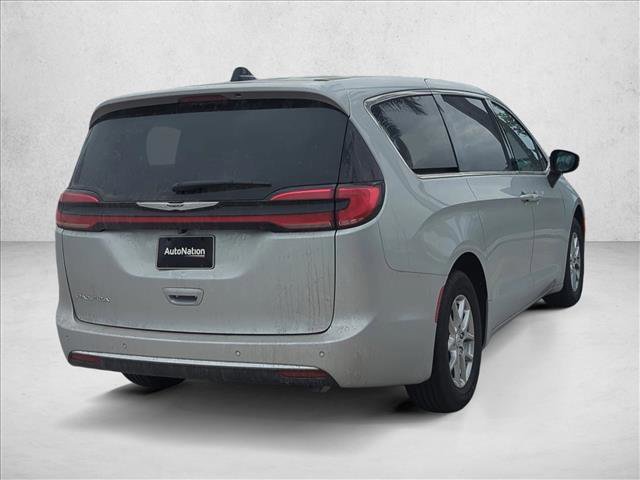 New 2026 Chrysler Pacifica Select video 2