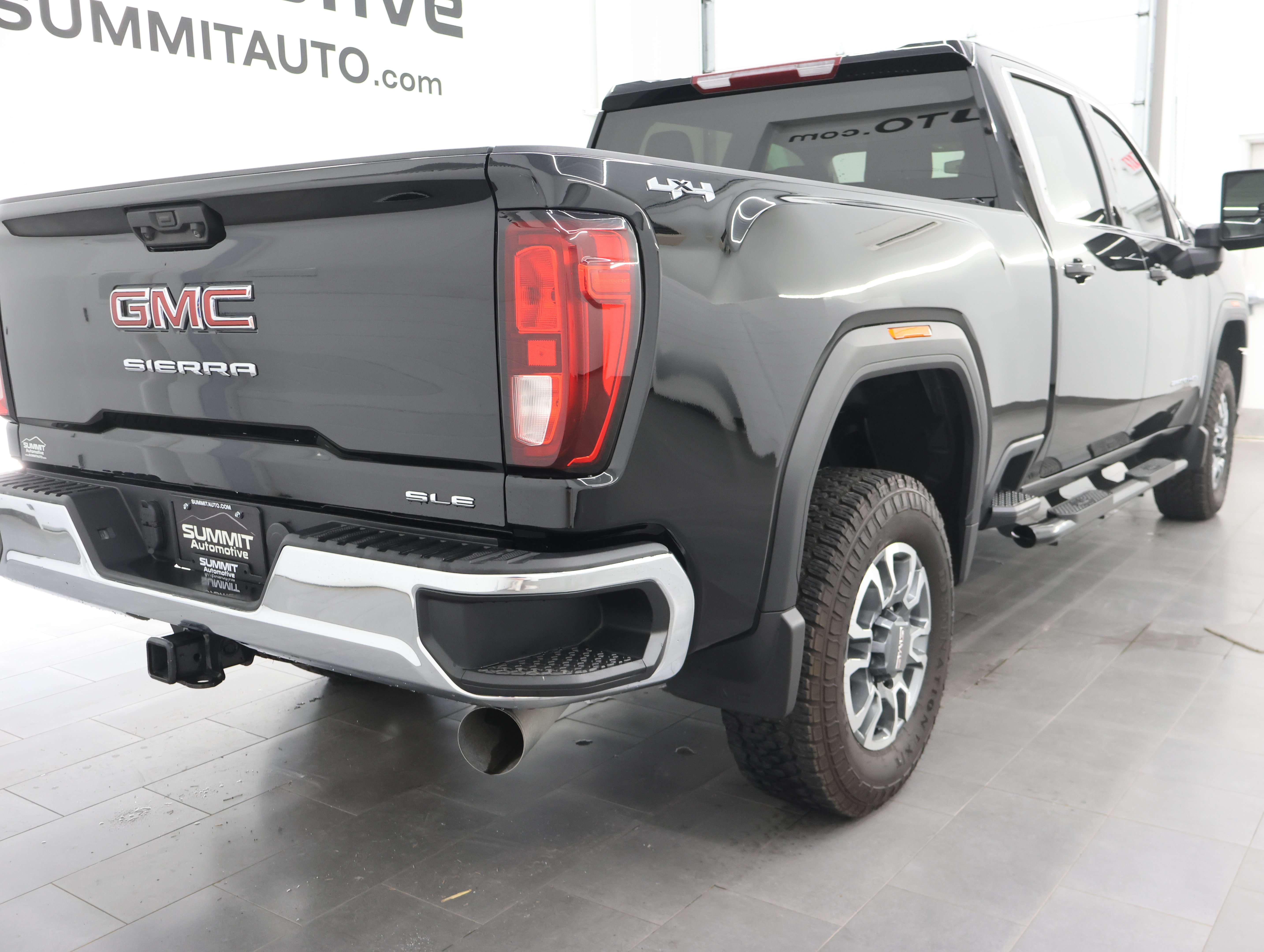 Used 2023 GMC Sierra 2500 SLE AWD/4WD image 4