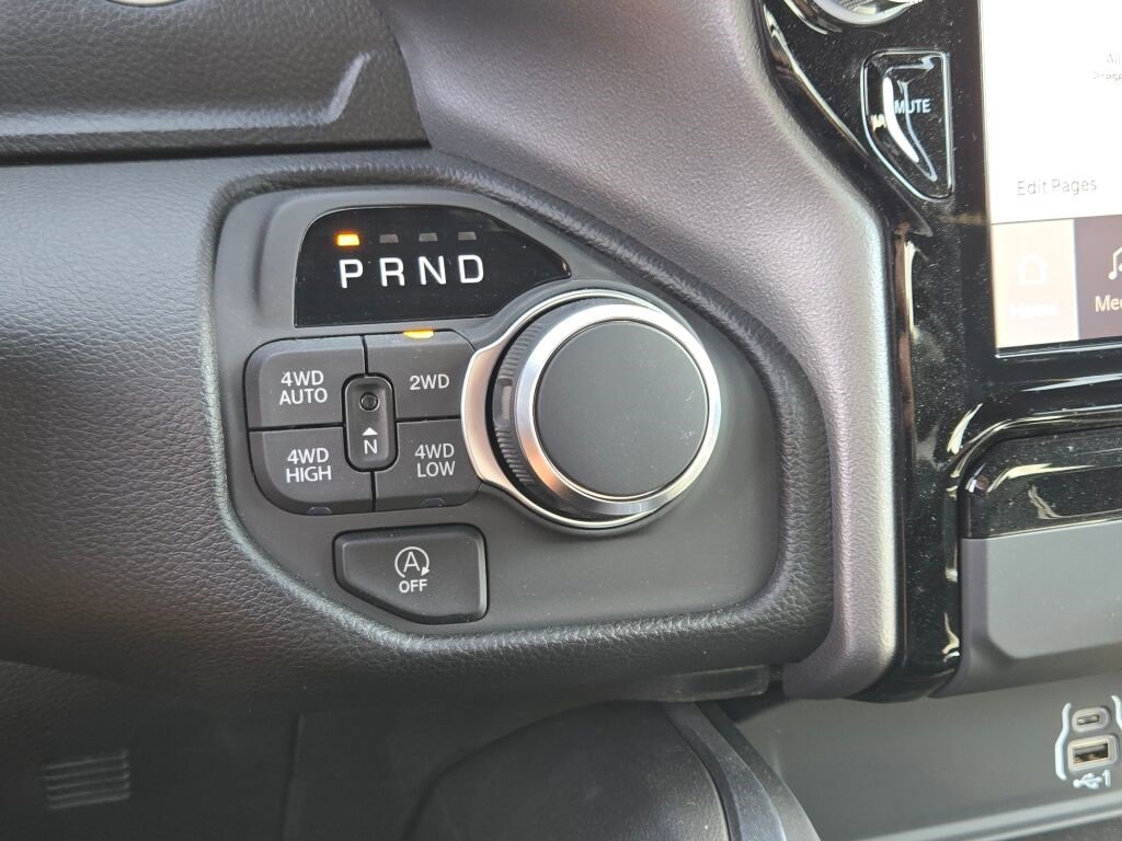 New 2026 RAM 1500 4x4 Crew Cab image 25