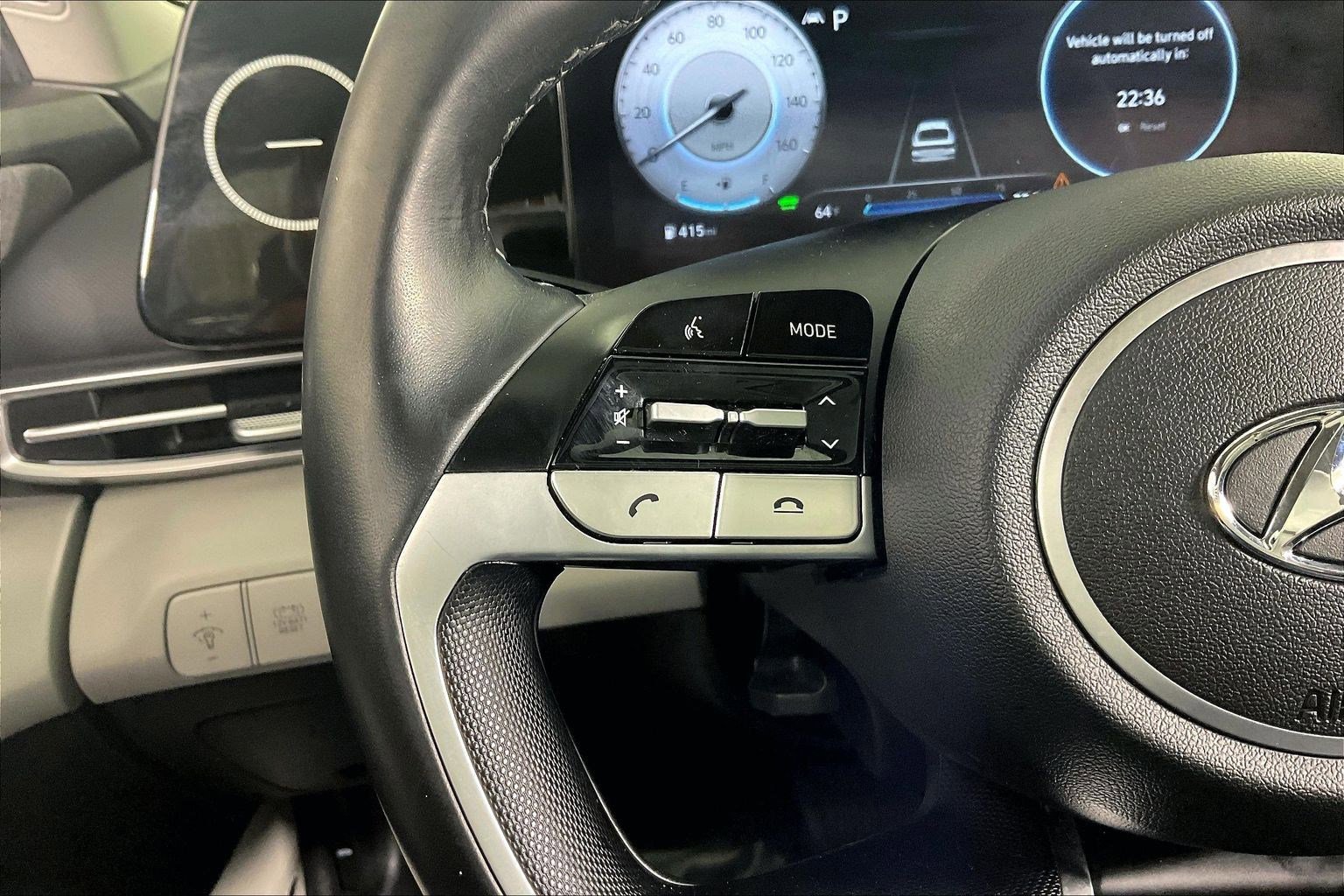 Certified 2022 Hyundai Elantra Limited w/ Preferred Accessory Package image 11