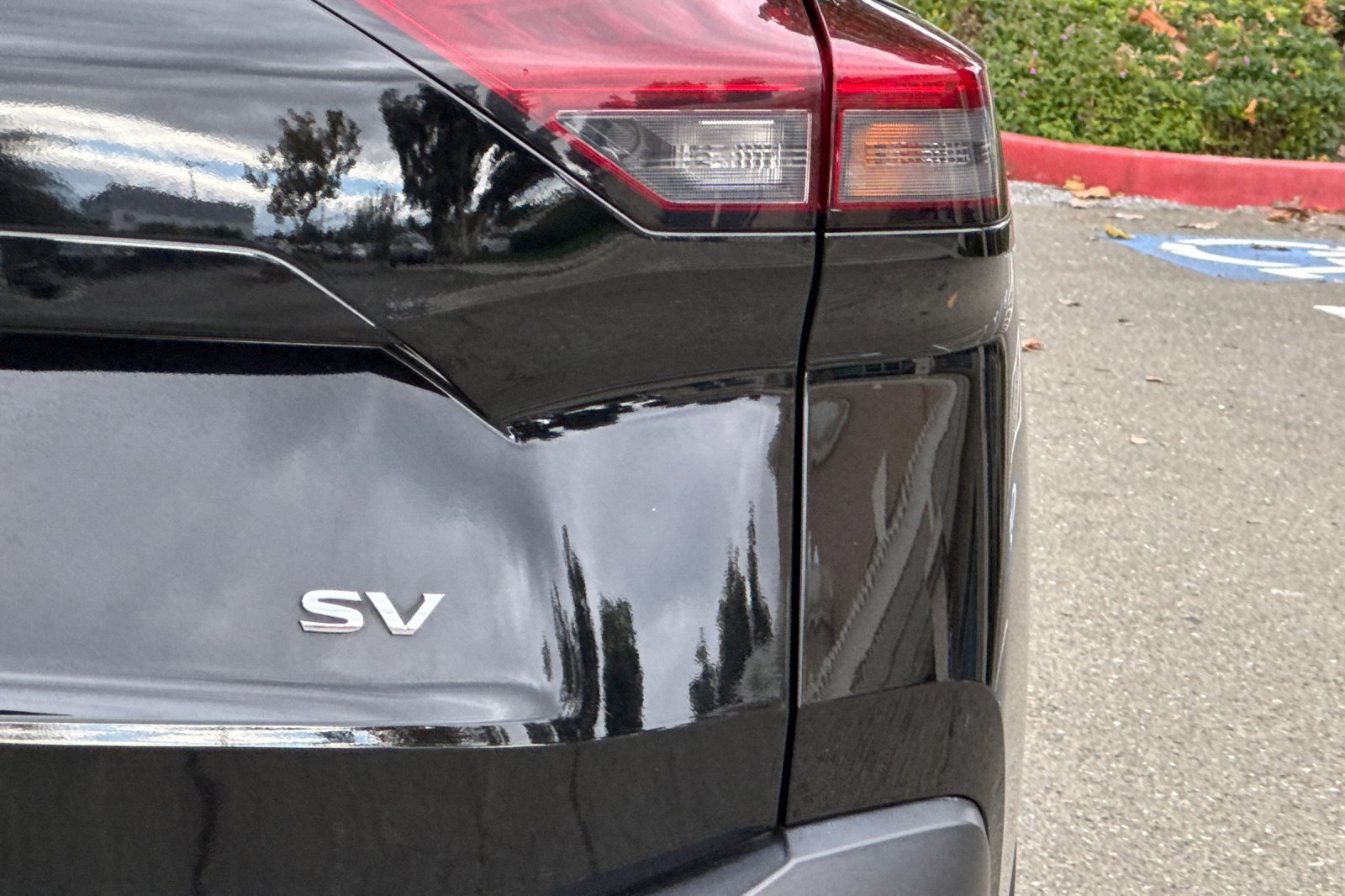 Certified 2023 Nissan Rogue SV image 33