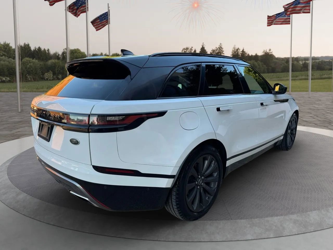 Used 2018 Land Rover Range Rover Velar R-Dynamic SE image 7