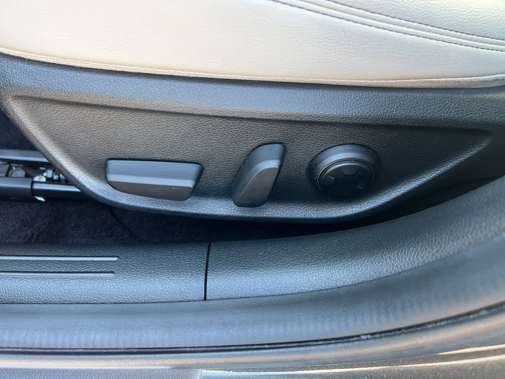 Used 2023 Genesis G70 2.0T image 26