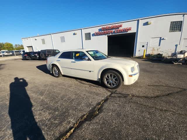 Used 2010 Chrysler 300 C w/ Luxury Group II AWD/4WD image 9