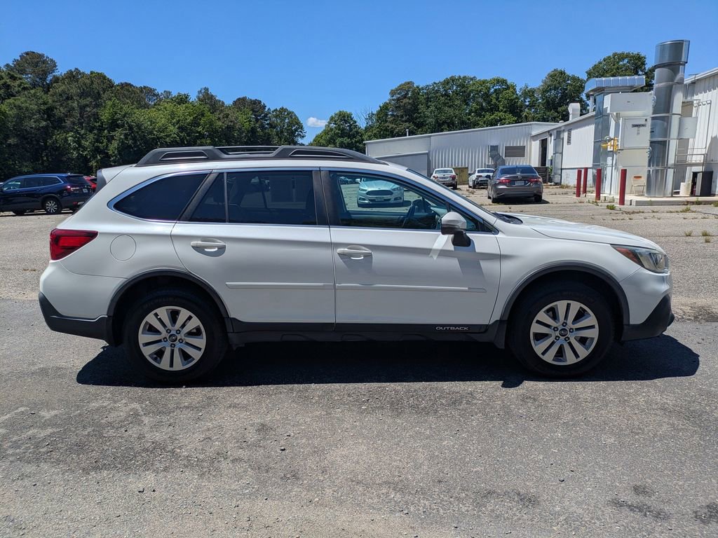 Used 2018 Subaru Outback 2.5i Premium AWD/4WD image 3