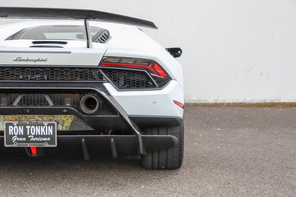Used 2018 Lamborghini Huracan Performante AWD/4WD image 49