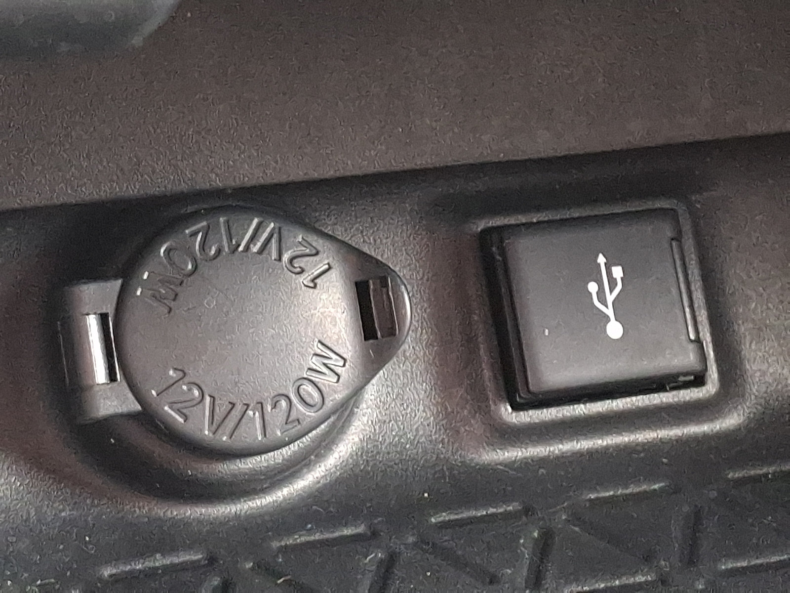 Used 2021 Toyota RAV4 XLE AWD/4WD image 25