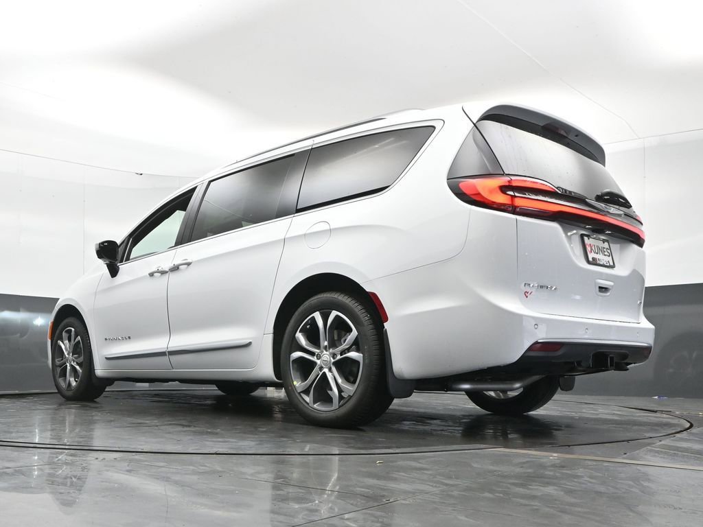 New 2026 Chrysler Pacifica Pinnacle w/ Trailer Tow Group AWD/4WD image 45