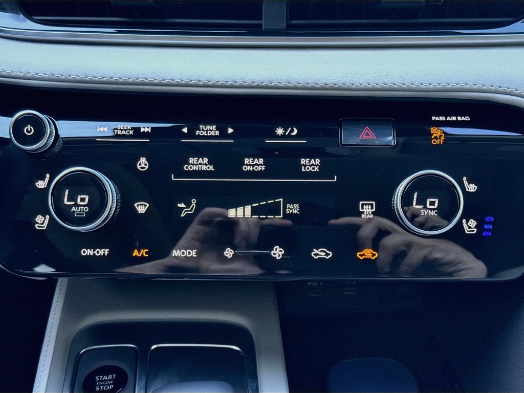 New 2027 INFINITI QX60 Luxe w/ Cargo Package FWD image 16