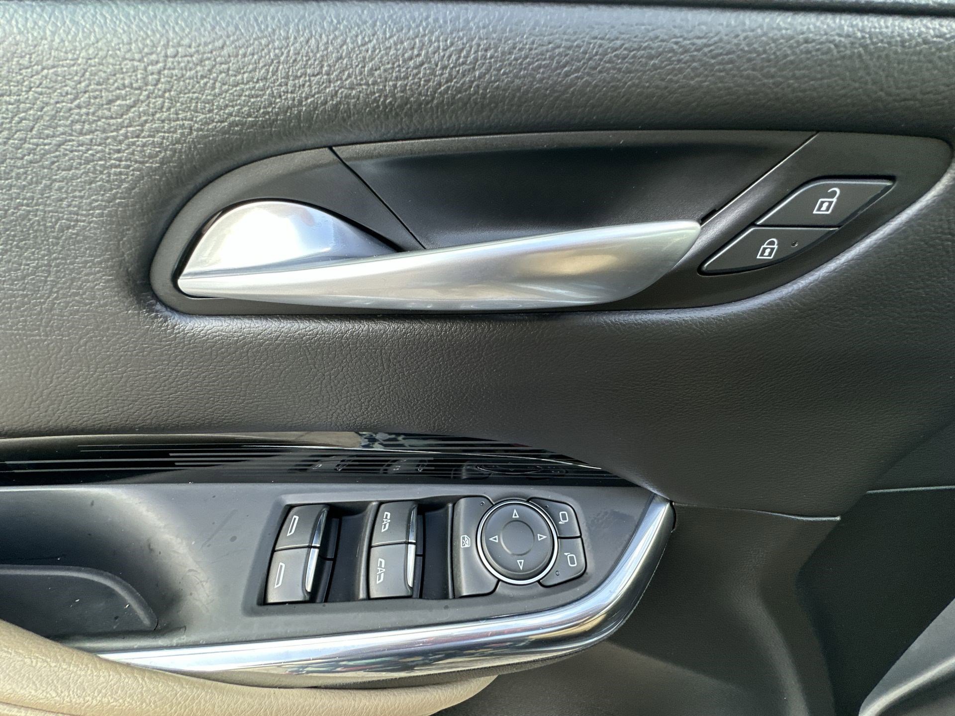 Used 2024 Cadillac XT4 Luxury w/ Cold Weather Package image 15