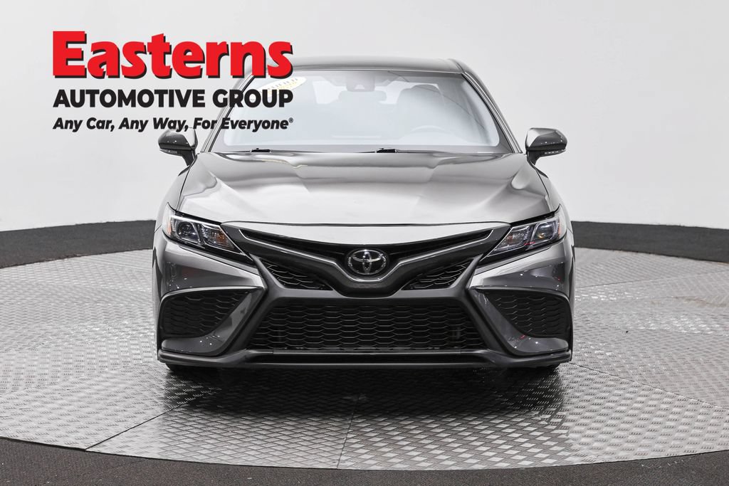 Used 2024 Toyota Camry SE FWD image 3