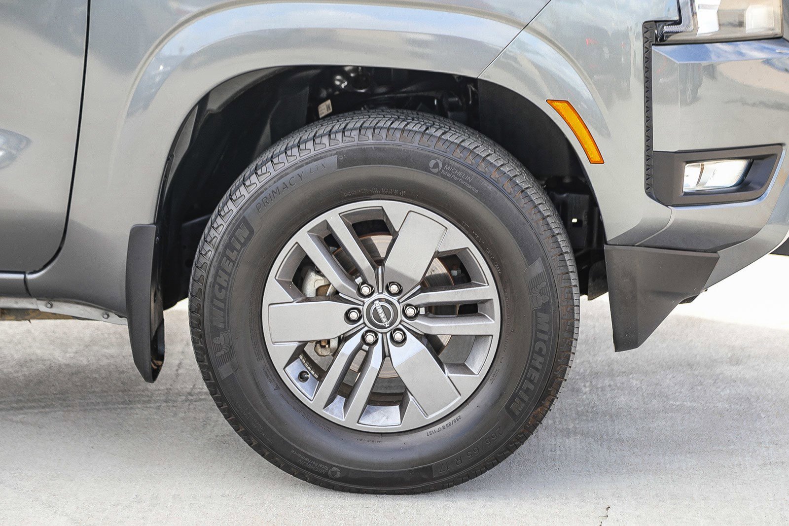 Used 2025 Nissan Frontier SV w/ SV Convenience Package RWD image 10