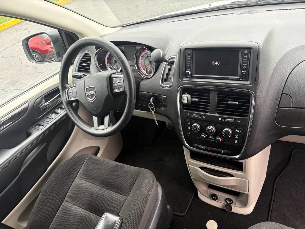 Used 2019 Dodge Grand Caravan SE image 16