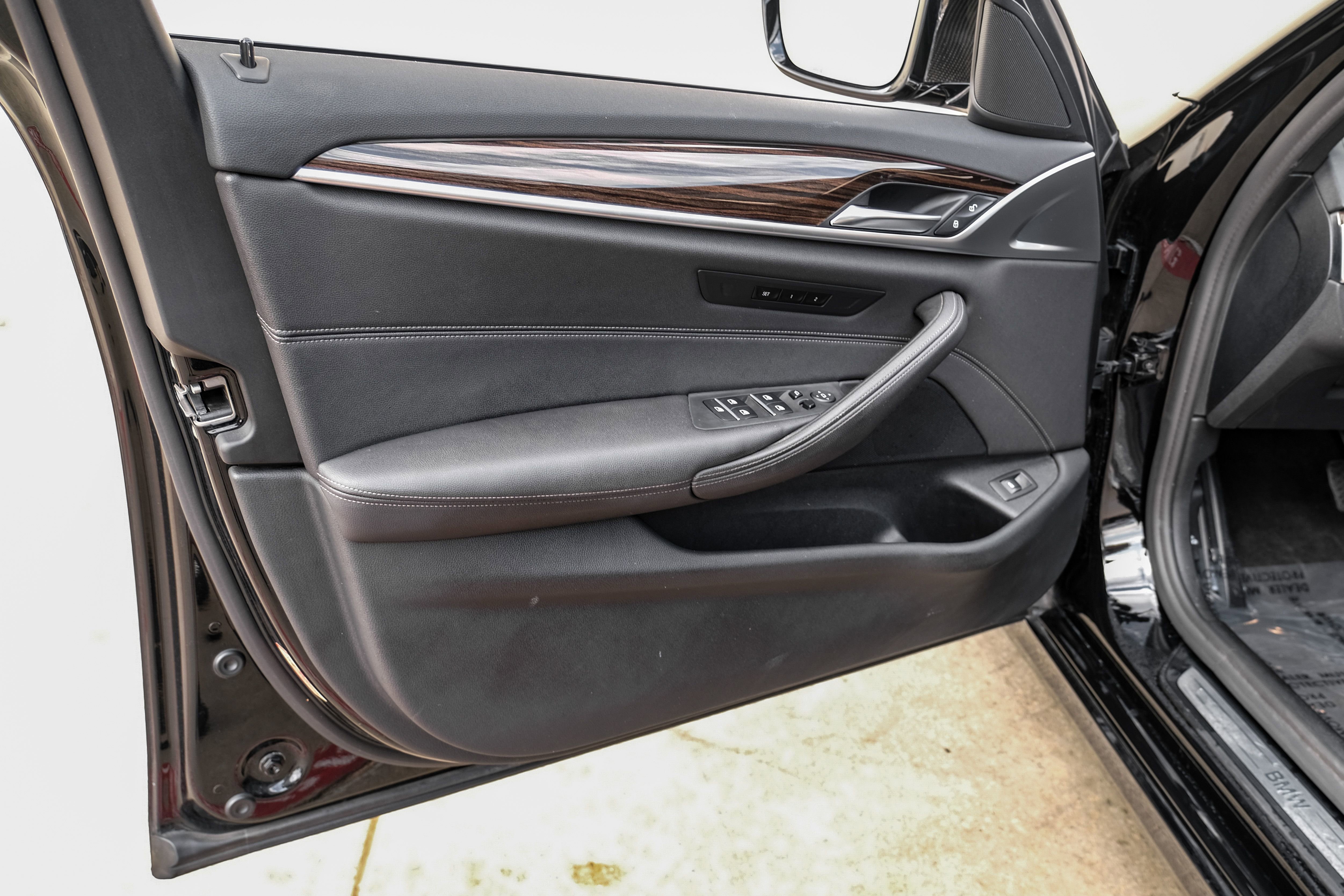 Used 2021 BMW 540i w/ Convenience Package image 41