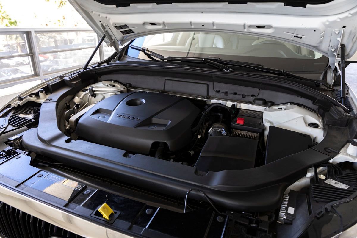 Used 2018 Volvo XC60 T5 Momentum w/ Vision Package image 32