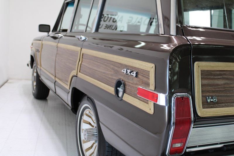Used 1987 Jeep Grand Wagoneer image 17