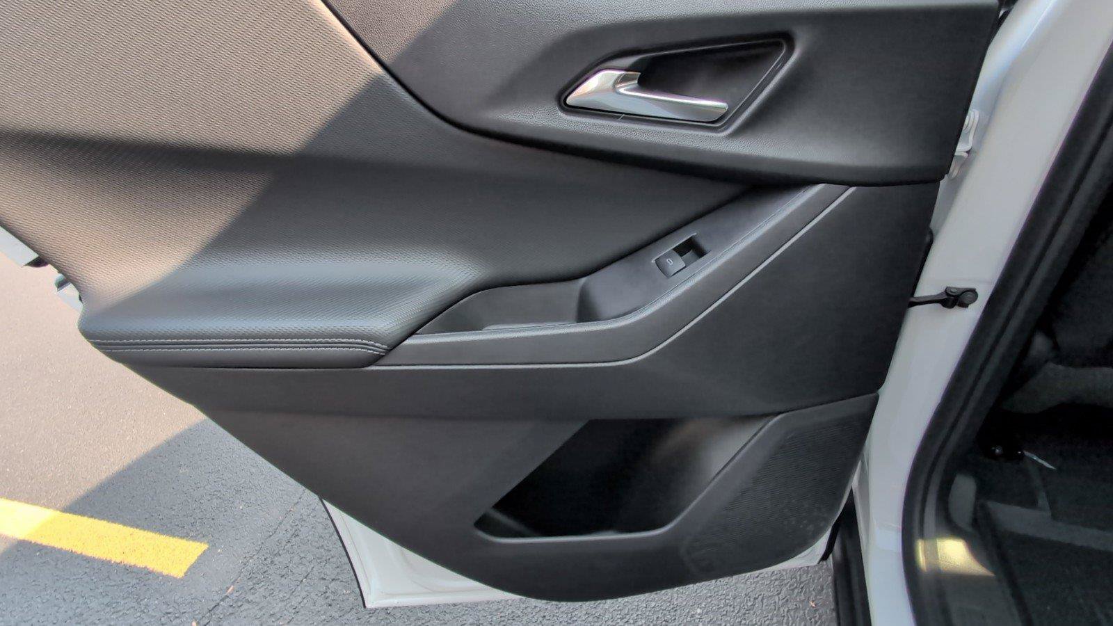 New 2027 Chevrolet Equinox LT w/ Convenience Package II FWD image 36