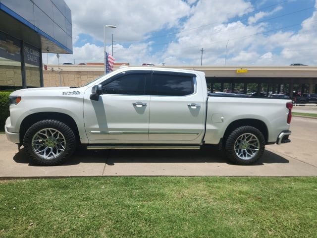 Used 2023 Chevrolet Silverado 1500 High Country w/ High Country Premium Package AWD/4WD image 5