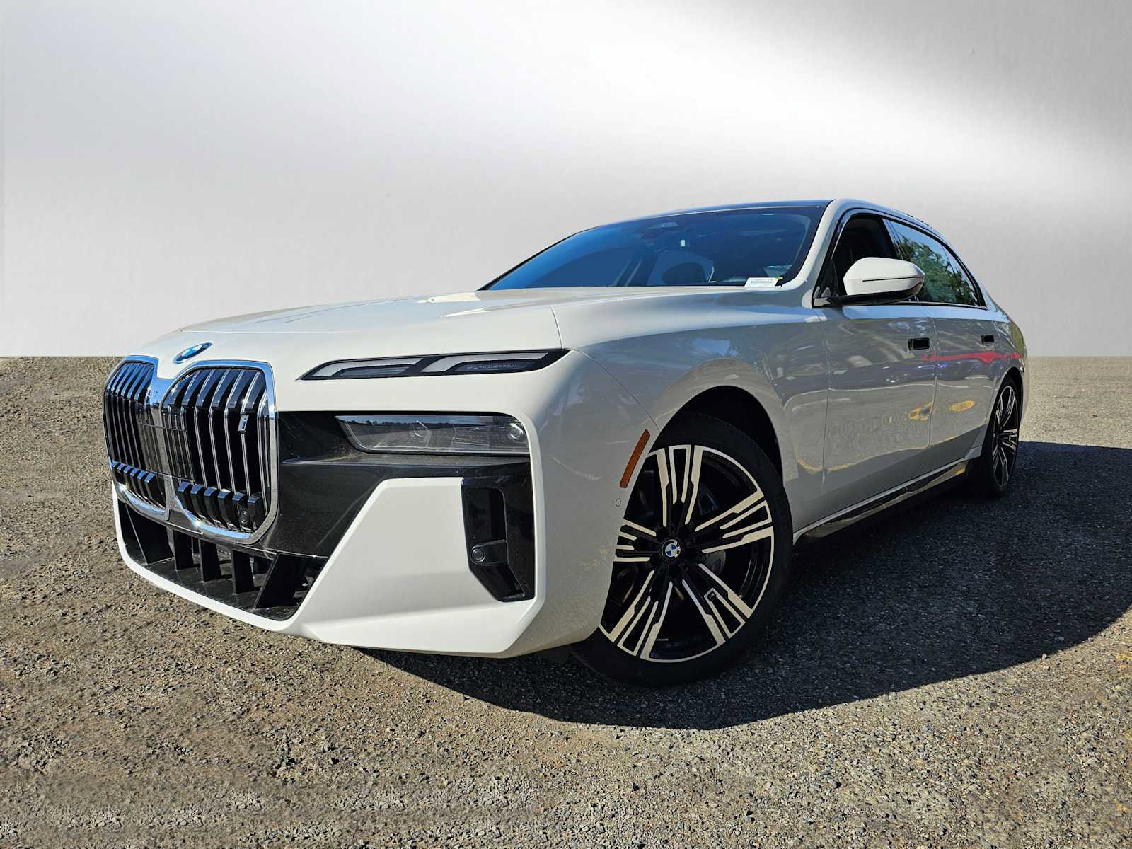 Used 2024 BMW i7 xDrive60 image 2