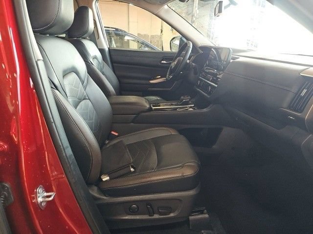 Used 2023 Nissan Pathfinder Platinum AWD/4WD image 10