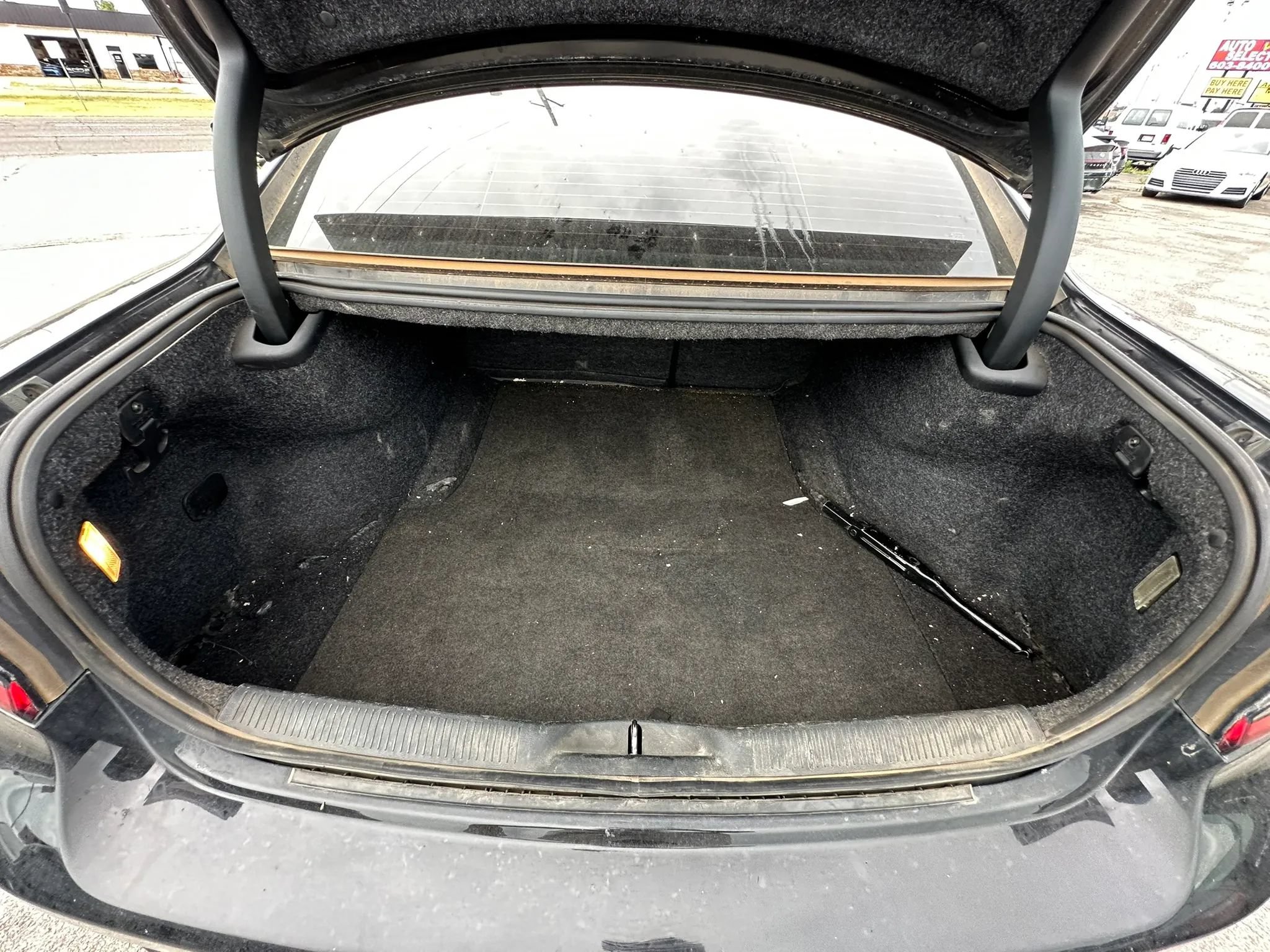 Used 2017 Dodge Charger SE RWD image 18
