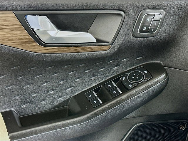 Used 2020 Ford Escape Titanium image 10