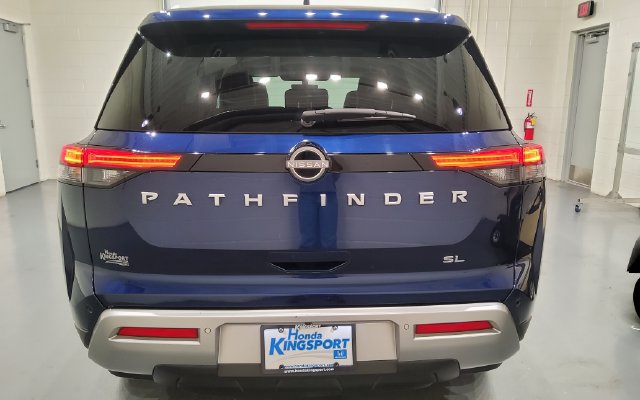 Used 2025 Nissan Pathfinder SL FWD image 9