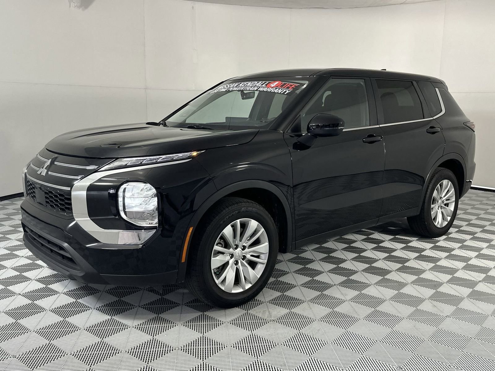 Used 2025 Mitsubishi Outlander ES image 4