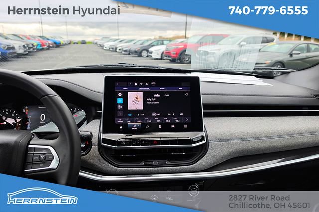 Used 2024 Jeep Compass Latitude image 9